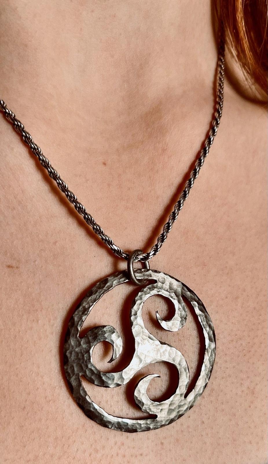 Kettenanhänger "Triskele" – Bild 2