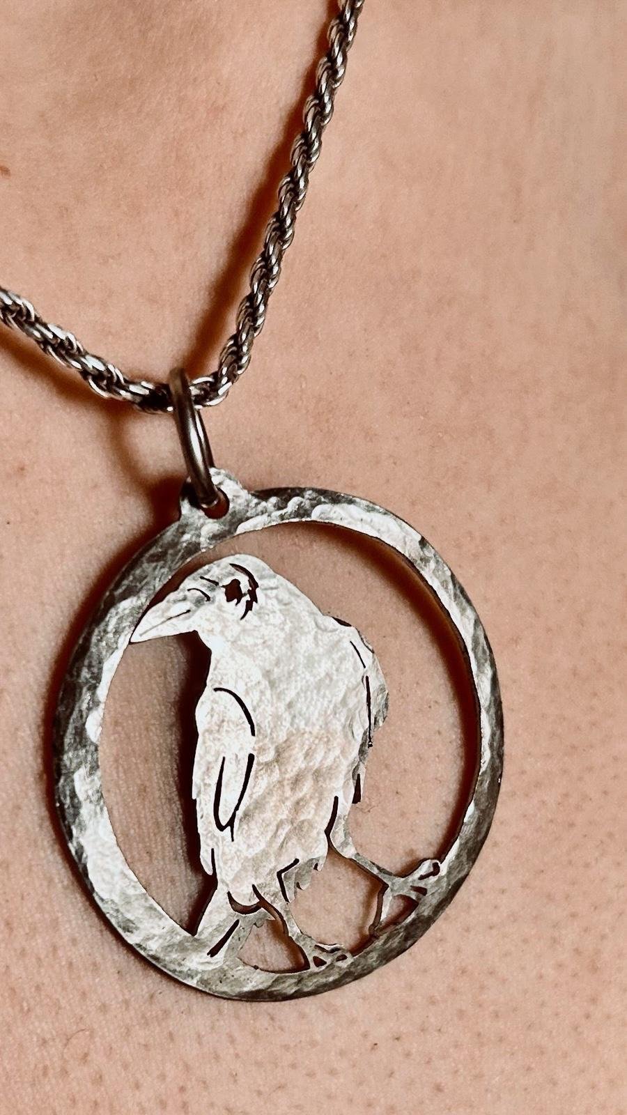 Kettenanhänger "Mystischer Rabe"